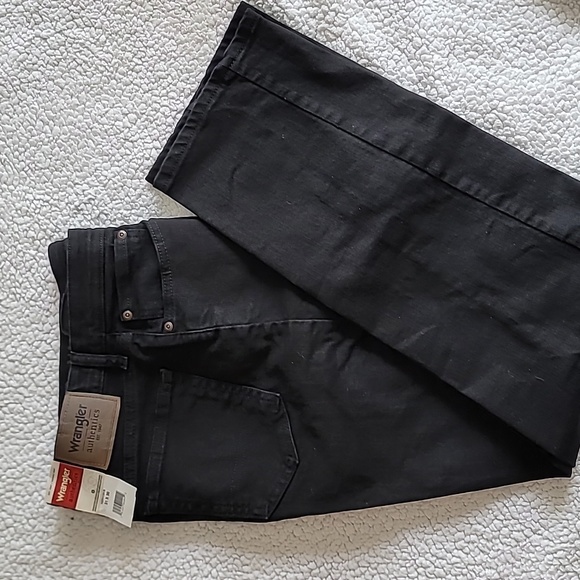 Men's  Regular Fit Jeans by Wrangler - Picture 2 of 6